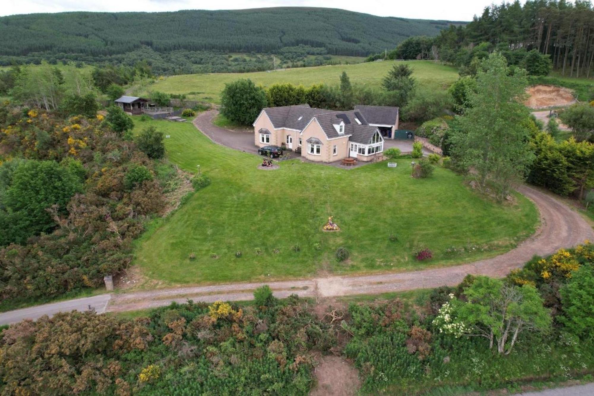 The Gables Whisky B&B Dufftown Bagian luar foto
